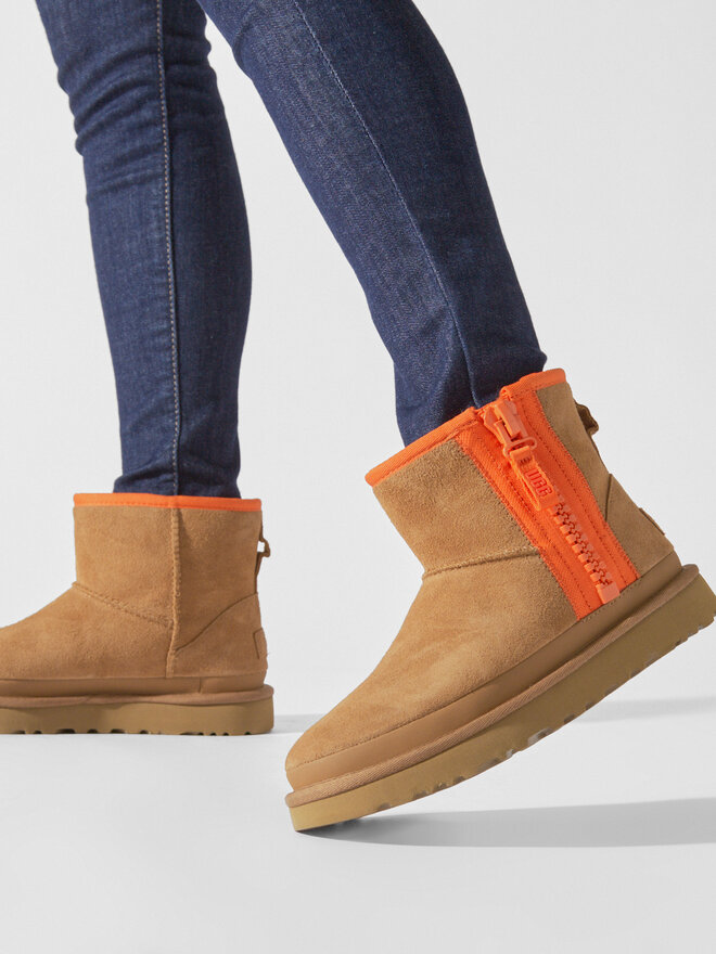 Śniegowce Ugg W Classic Mini Zipper Tape Logo 1144034 Brązowy |  eobuwie.com.pl