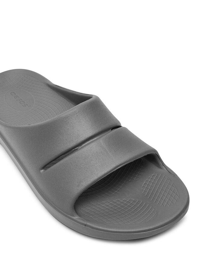 OOfos Šľapky OOfos Ooahh Sivá