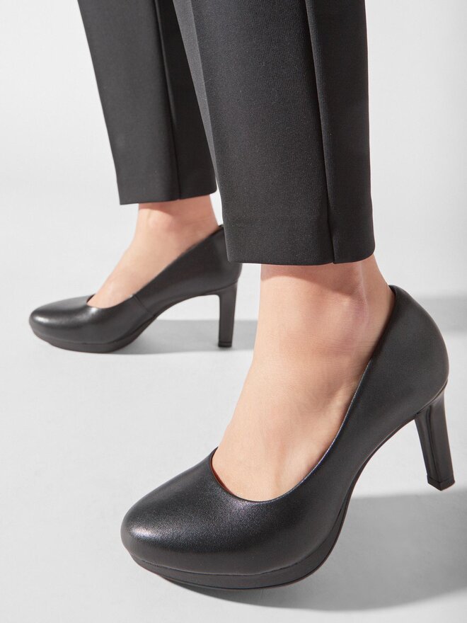 Clarks Pantofi pumps Clarks Ambyr Joy 261577644 Negru