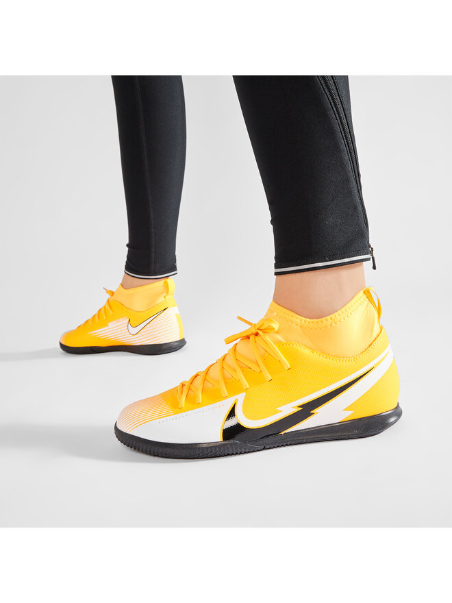 Nike Boty na fotball Nike Jr Superfly 7 Club Ic AT8153 801 Oranžová