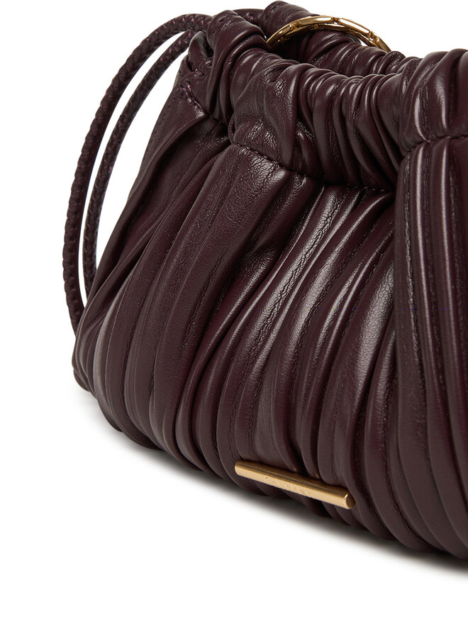 Calvin Klein Handtasche Calvin Klein Plisse Mini Drawstring Bag LV04F3077G Dunkelrot
