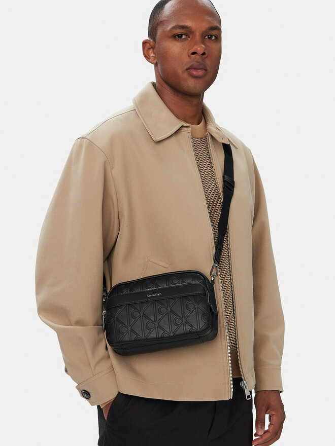 Calvin Klein Umhängetasche Calvin Klein Emblem Aop Deboss Camera Bag LV04D3563G Schwarz