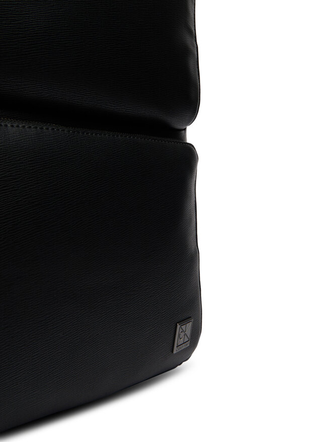 Calvin Klein Rucksack Calvin Klein Emblem Hw Slim Pocket Backpack LV04D3289G Schwarz