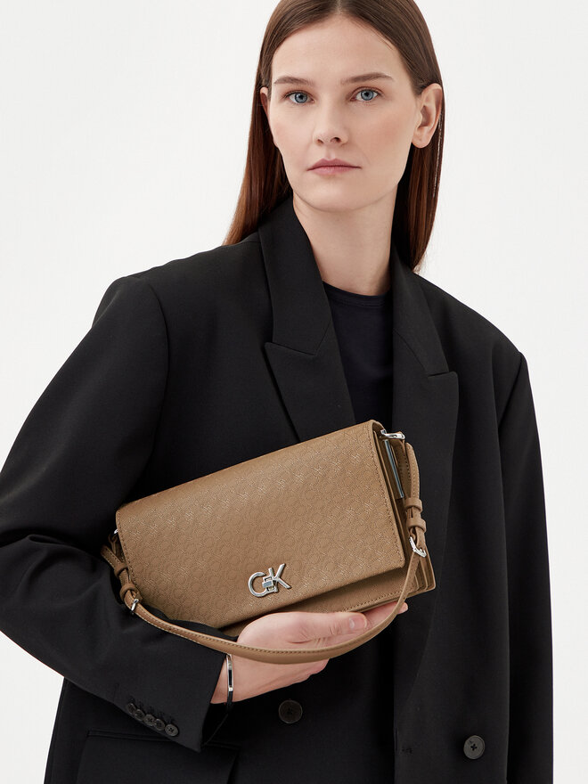 Calvin Klein Soma Calvin Klein Ck Elongated Shoulder Bag_Mono K60K613139 Bēšs