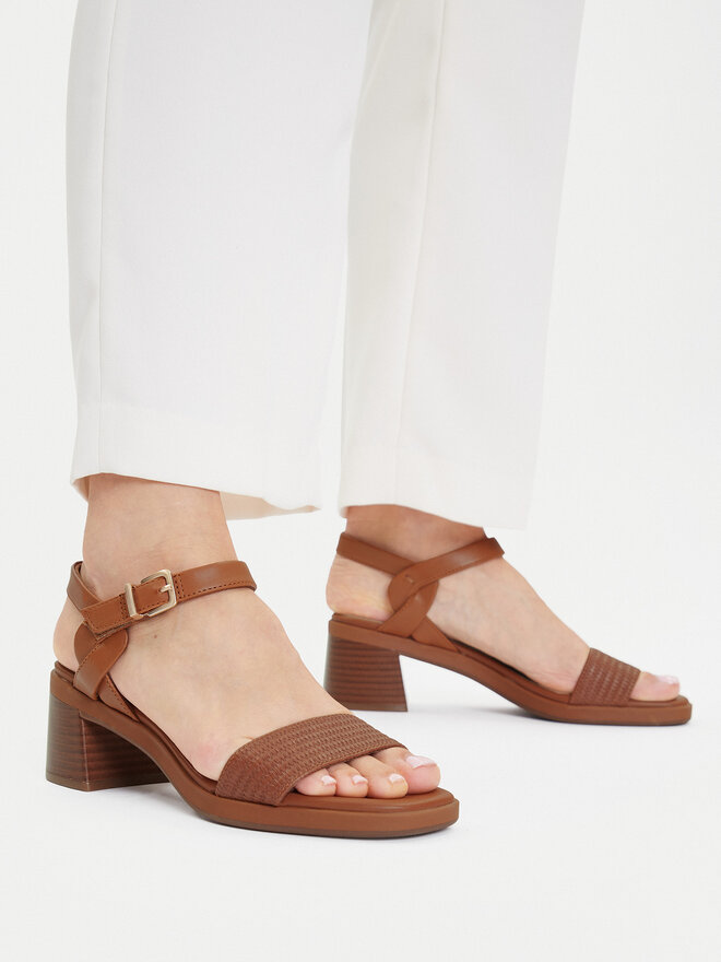 Босоніжки Clarks Jaylan Ray 26181661 Коричневий | evzuttya.com.ua