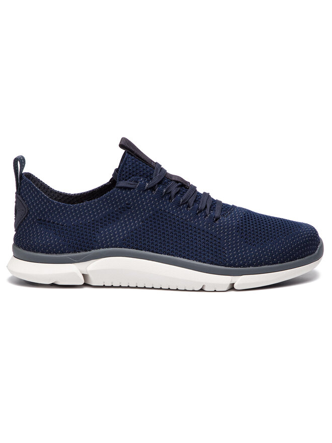 Clarks triken run store
