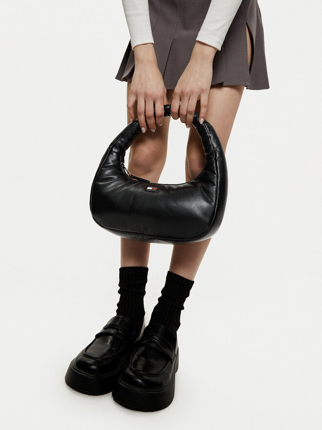 Tommy Jeans Ročna torba Tommy Jeans Tjw Pillow Shoulder Bag AW0AW16977 Črna