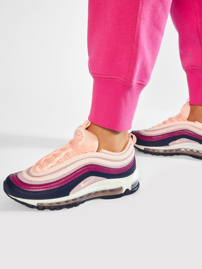 Air max crimson tint 2025