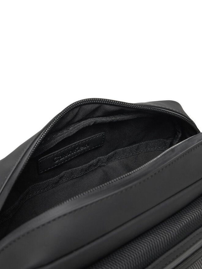 Calvin Klein Crossover torbica Calvin Klein K50K512810 Crna