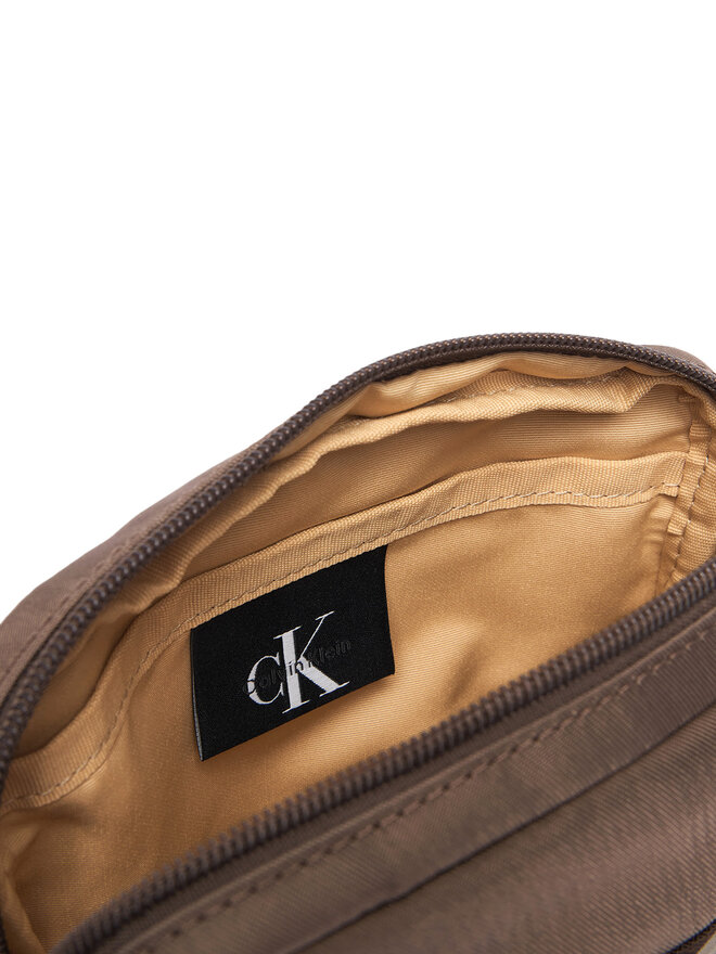 Calvin Klein Umhängetasche Calvin Klein Bold Clrblk Square Crossobdy LV04D3519G Braun