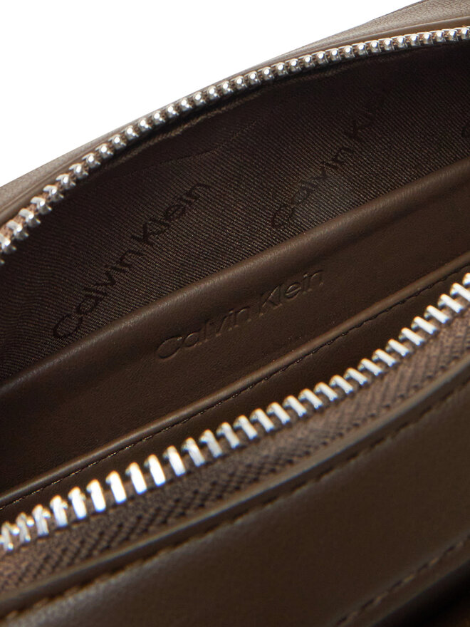 Calvin Klein Ročna torba Calvin Klein Ck Pocket Camera Bag K60K613089 Rjava