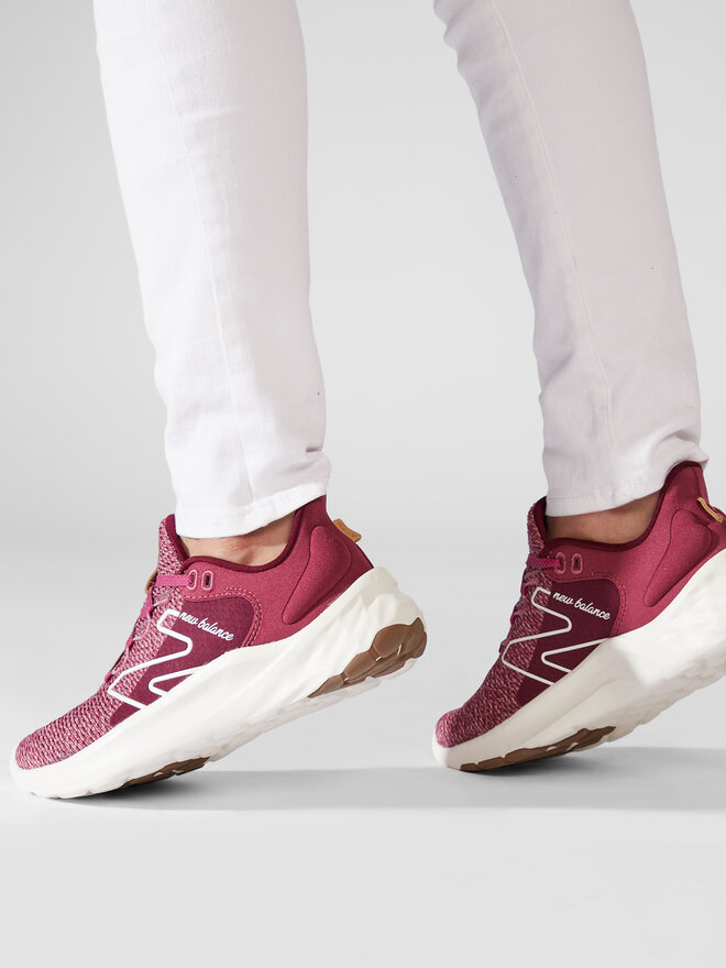 New Balance Pantofi pentru alergare New Balance Fresh Foam Roav v2 WROAVRM2 Roz