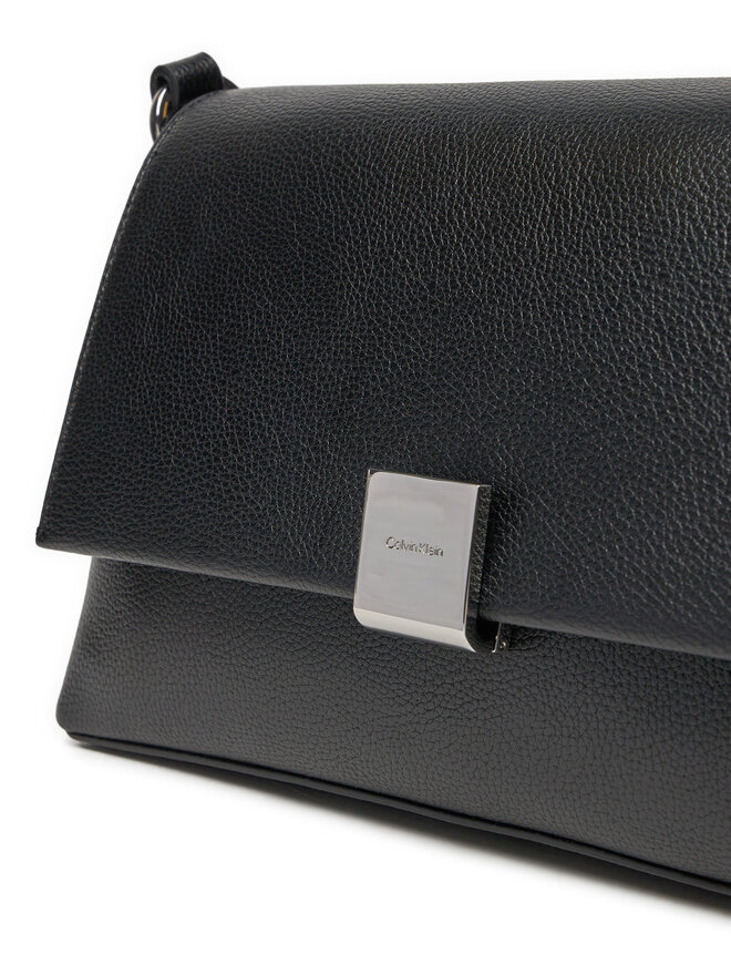 Calvin Klein Сумка Calvin Klein Ck Plaque Medium Shoulder Bag K60K612783 Чорний