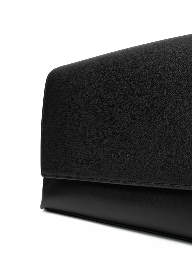 Calvin Klein Плоска сумка Calvin Klein Micro Pebble Messenger 27 LV04D3034G Чорний