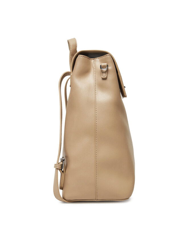 Calvin Klein Mochila Calvin Klein Ck Flap Backpack With Conv Strap K60K613038 Beis