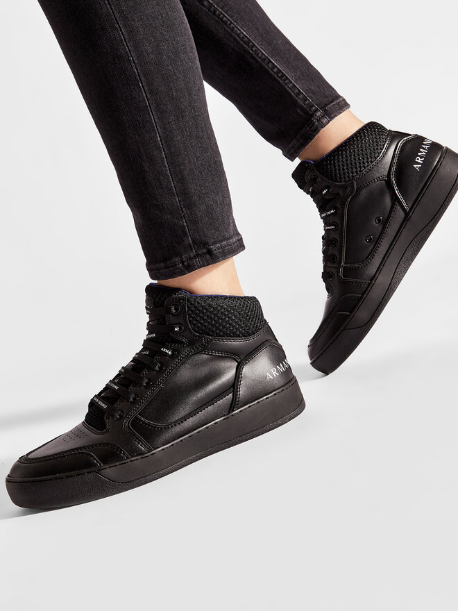 Armani Exchange Laisvalaikio batai Armani Exchange XUZ037 XV561 K001 Juoda