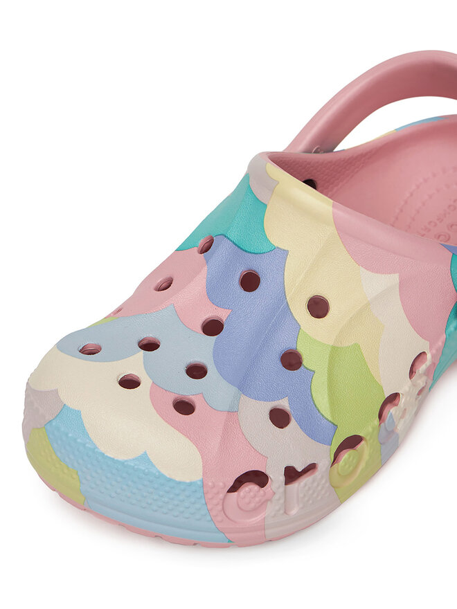 Crocs Šľapky Crocs BAYA SEASONAL PRINTED CG K 209728-606 Farebná