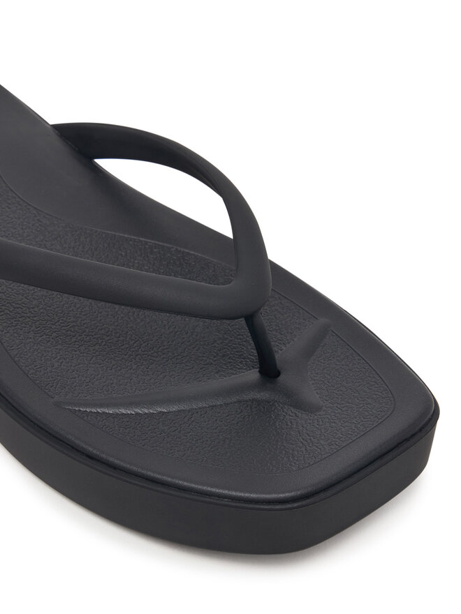 Crocs Zehentrenner Crocs Miami Square Flatform Flip 214161 Schwarz