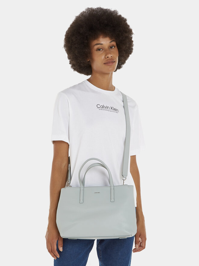 Handtasche Calvin Klein Ck Must K60K611929 Grau | eschuhe.de