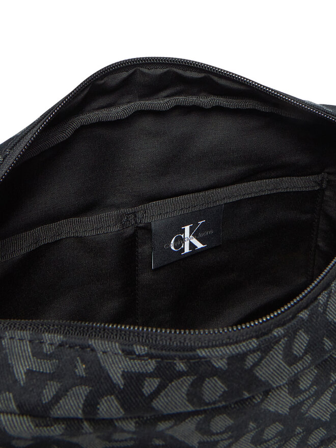 Calvin Klein Jeans Плоска сумка Calvin Klein Jeans Unstructured Monogram Flight Bag LV04G3097G Чорний