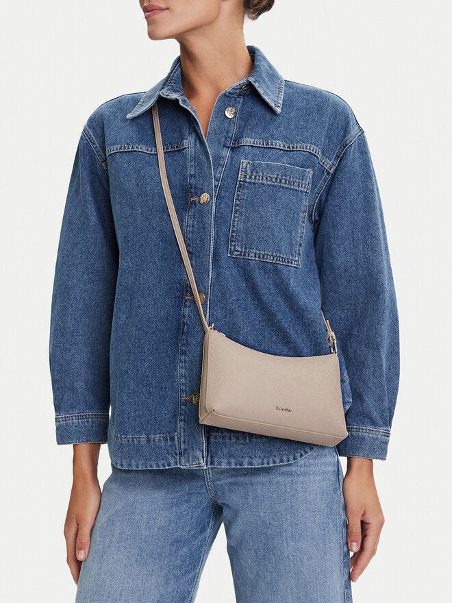 Calvin Klein Soma Calvin Klein Ck Must Aop Conv Logo Jqd Strap LV04F3099G Bēšs