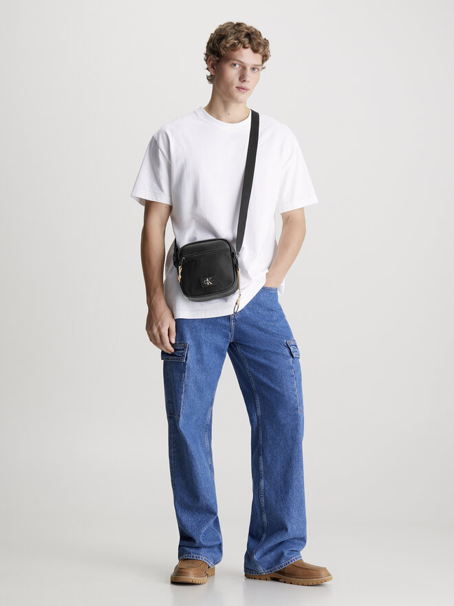 Calvin Klein Jeans Umhängetasche Calvin Klein Jeans Tagged Square Camera Bag18 K50K511779 Schwarz