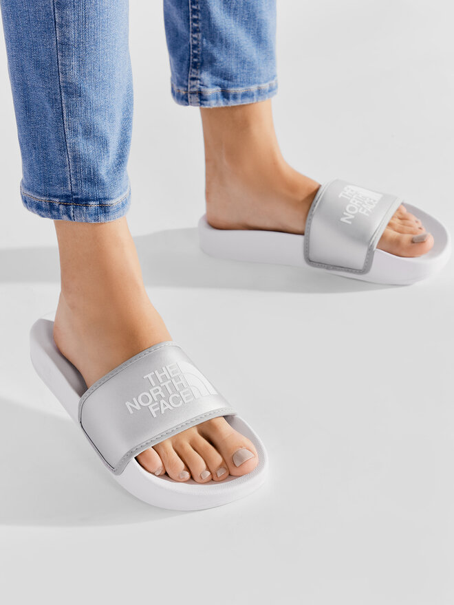 The North Face Klapki The North Face Base Camp Slide III NF0A5LVGKR21 Srebrny