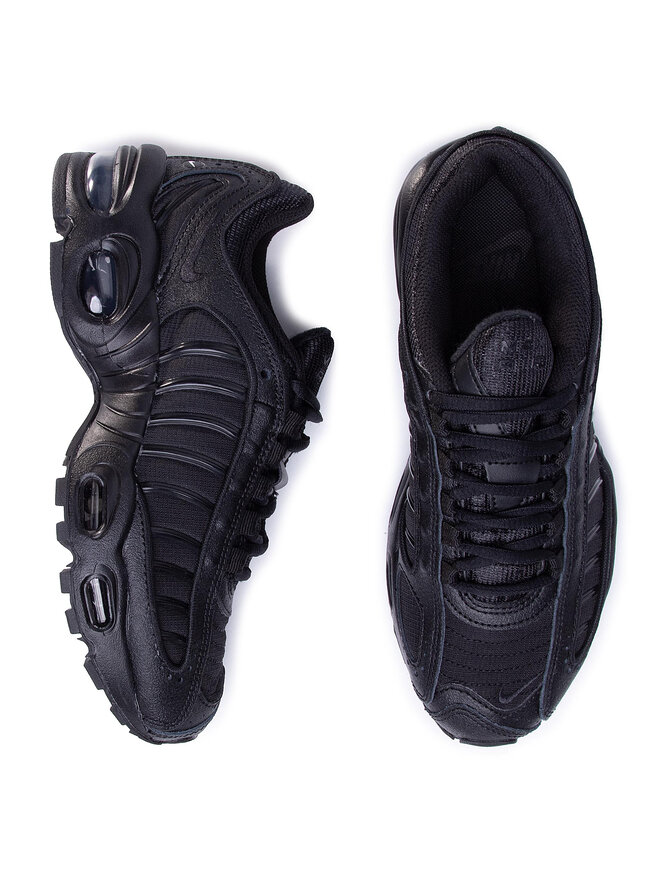 tailwind 4 triple black