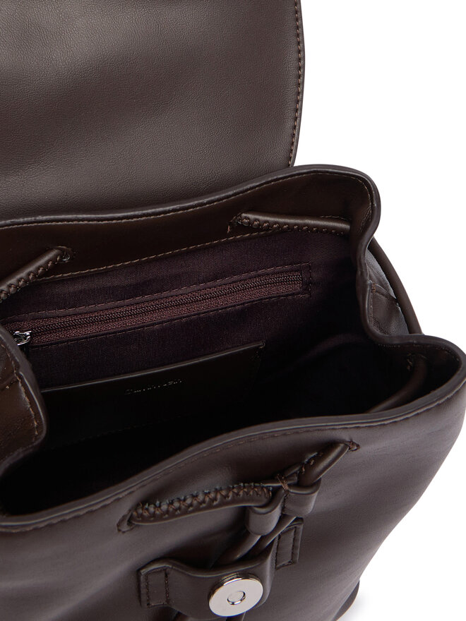 Calvin Klein Rucksack Calvin Klein Bold Ck Flap Mini Backpack LV04F3893G Dunkelbraun