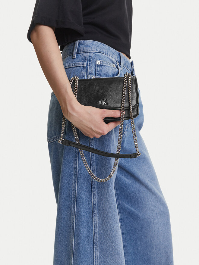 Calvin Klein Jeans Ročna torba Calvin Klein Jeans Chain Mini Ew Flap LV04K3085G Črna