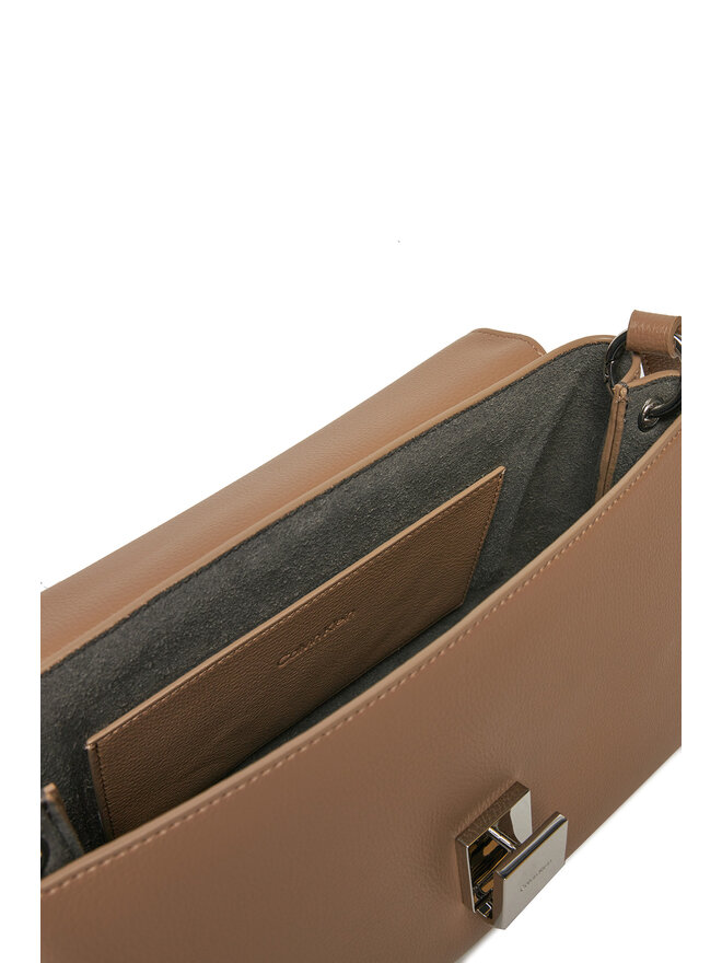Calvin Klein Táska Calvin Klein Ck Plaque Medium Shoulder Bag K60K612783 Barna