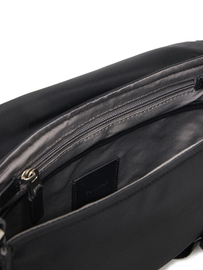 Calvin Klein Tasche Calvin Klein Sleek Small Messenger LV04D3147G Schwarz