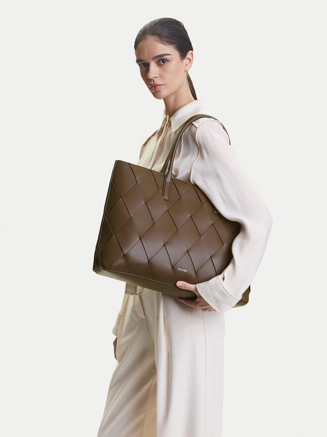 Calvin Klein Ročna torba Calvin Klein Ck Woven Medium Shopper K60K612994 Rjava