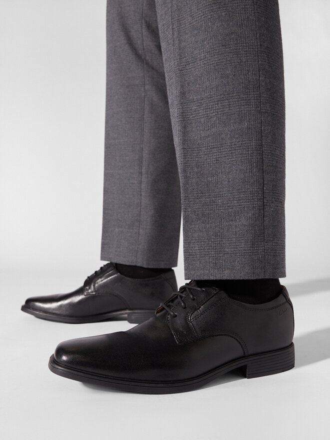 Clarks Туфлі Clarks Tilden Plain 261103507 Чорний
