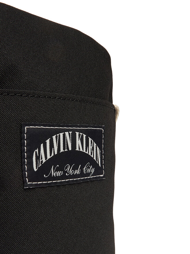 Calvin Klein Umhängetasche Calvin Klein Graphic Capsule Reporter LV04D3346G Schwarz