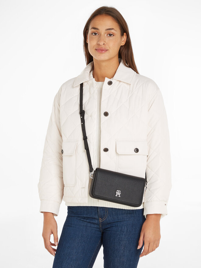 Tommy Hilfiger Kabelka Tommy Hilfiger Th Emblem Flap Crossover AW0AW15180 Černá