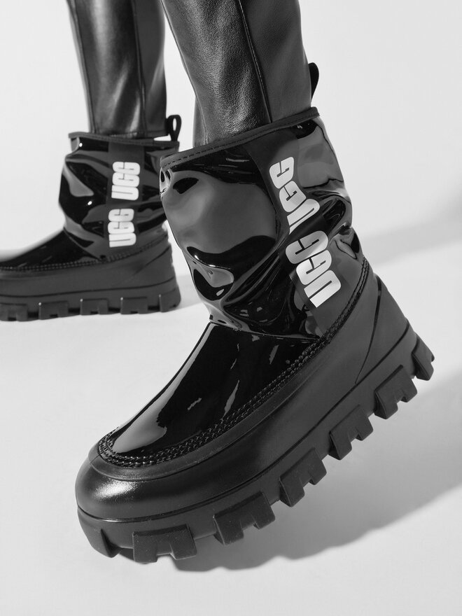 Снігоходи Ugg W Classic Brellah Mini 1144059 Чорний | evzuttya.com.ua