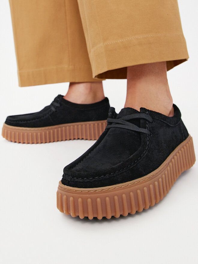 Clarks Nizki čevlji Clarks Torhill Bee 26172044 Črna