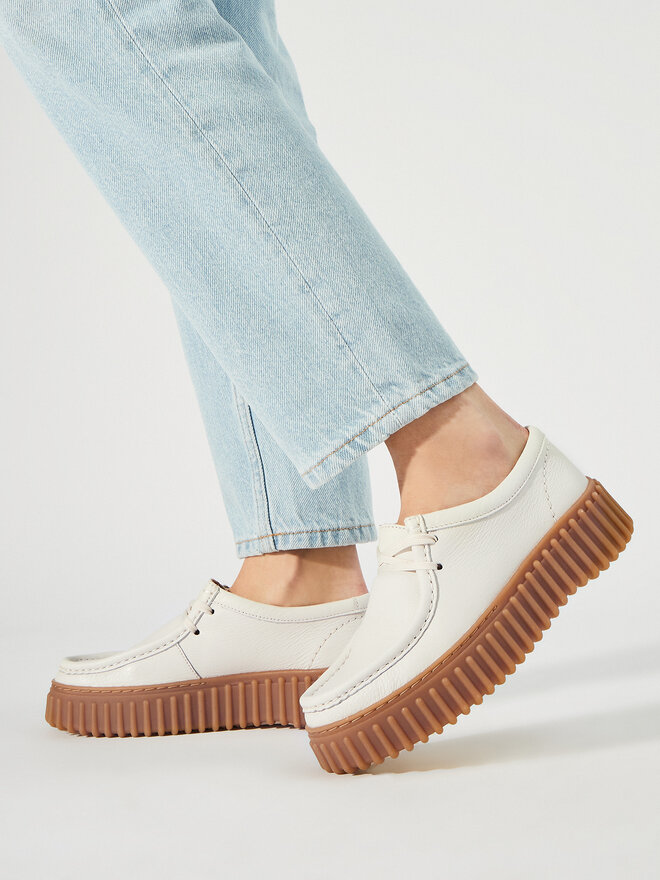 Clarks Félcipő Clarks Torhill Bee 26172085 Ekru