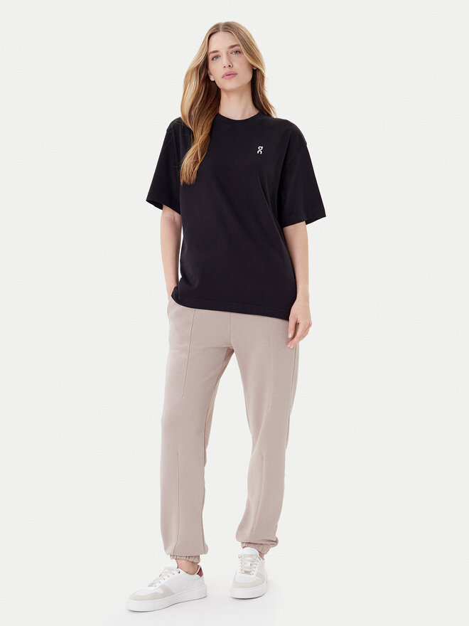 On On Camiseta Club-T 1WE1006 Negro Relaxed Fit