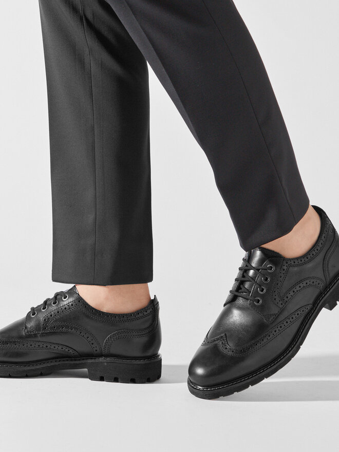 Clarks Félcipő Clarks Batcombe Far 261734387 Fekete