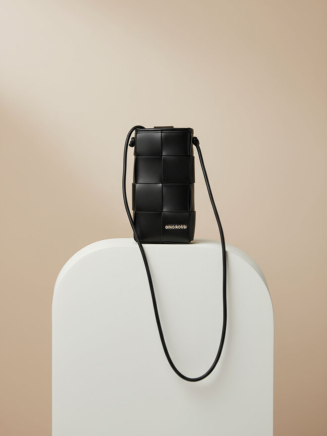 GINO ROSSI Torbica za telefon Gino Rossi C-BFT231202 Črna