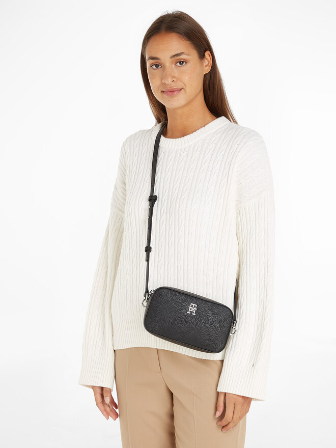 Tommy Hilfiger Kabelka Tommy Hilfiger Th Emblem Camera Bag AW0AW15179 Černá
