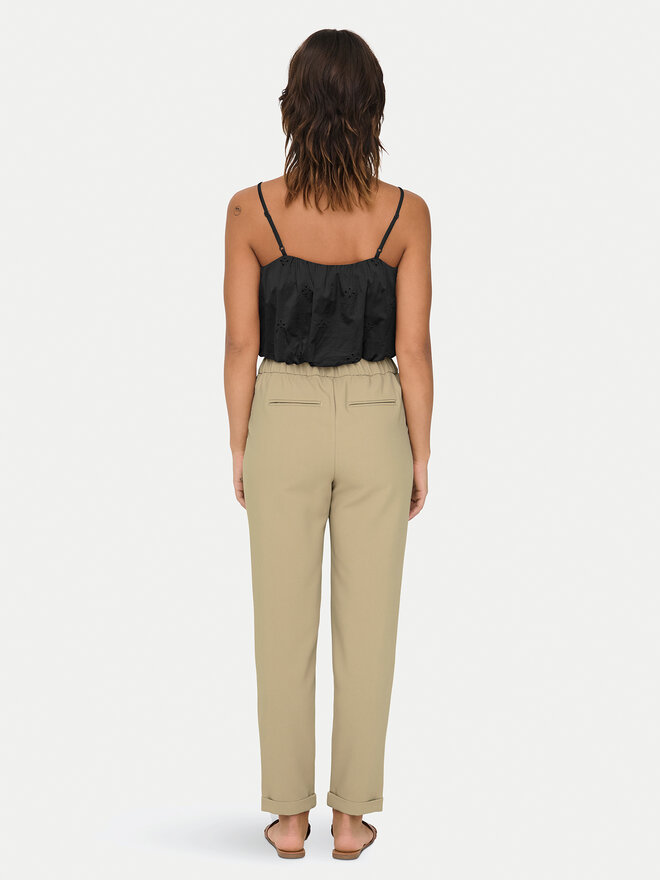 ONLY ONLY Marškinėliai Lou 15342566 Juoda Cropped Fit