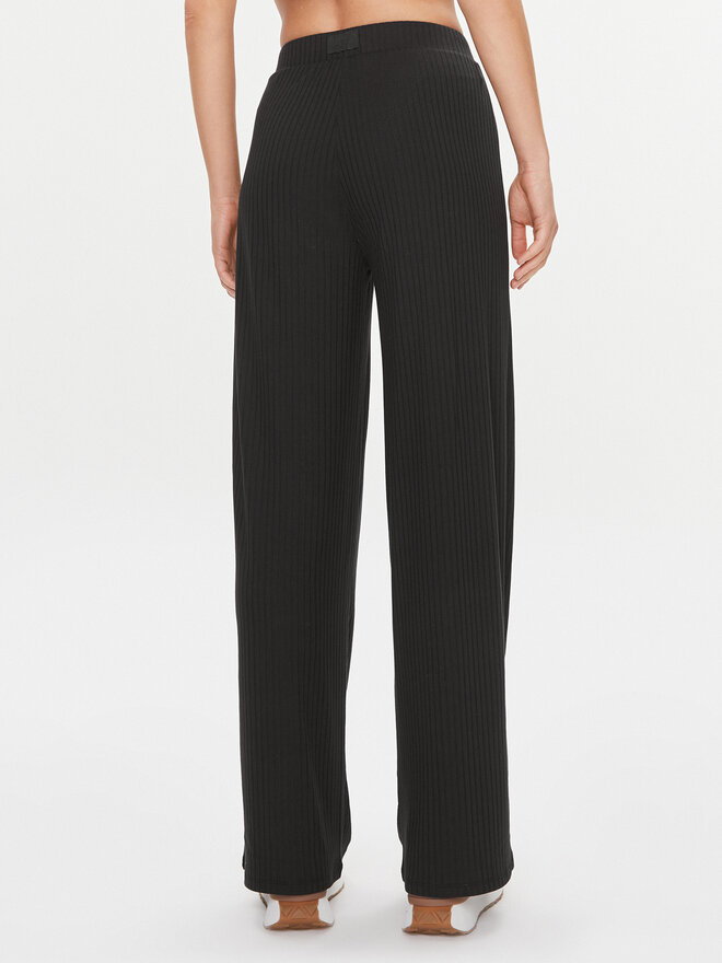 Guess Guess Παντελόνι πιτζάμας O3BB01 KBXB2 Μαύρο Relaxed Fit