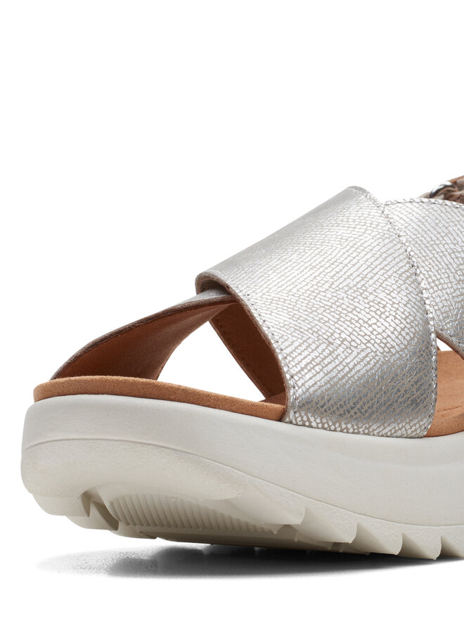 Clarks Sandále Clarks DashLite Wish 26171951 Strieborná