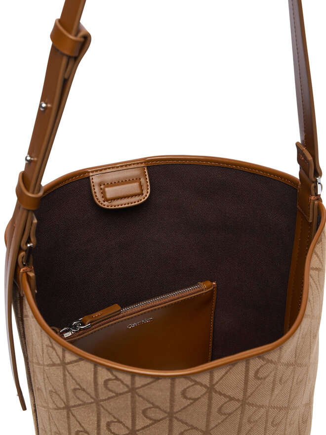 Calvin Klein Handtasche Calvin Klein Emblem Aop Jacquard Camera Bag LV04F3535G Braun