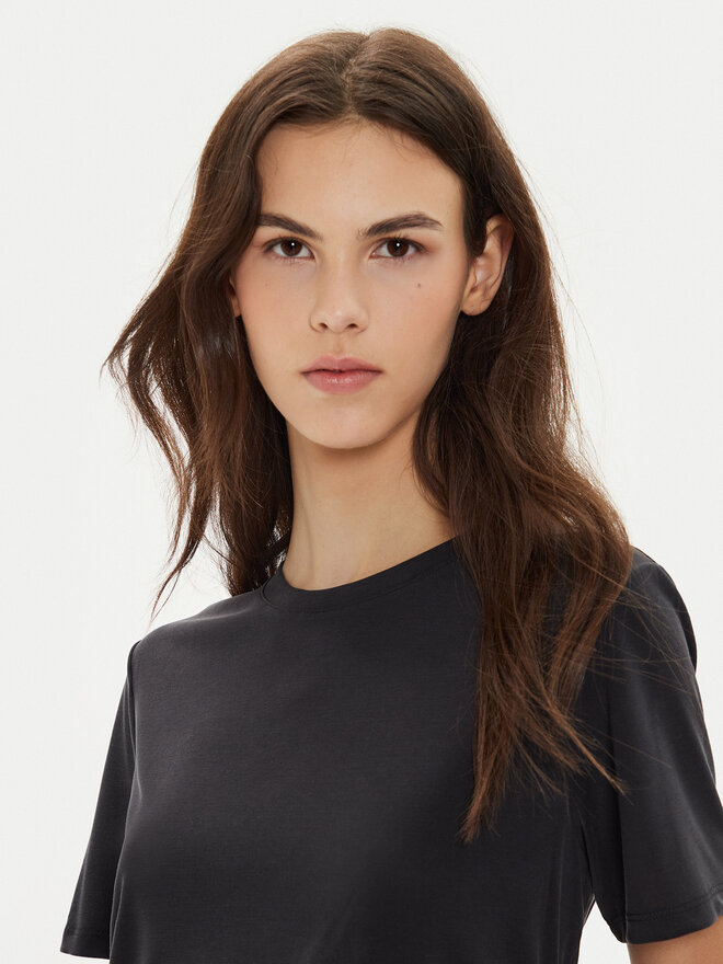 Pieces Pieces Marškinėliai Anora 17148789 Juoda Regular Fit