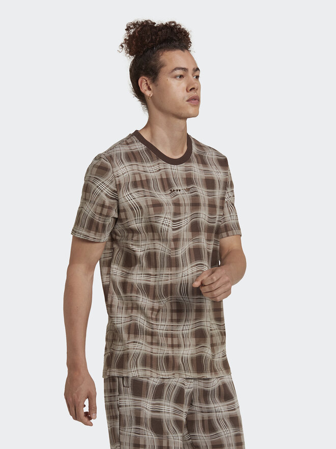 adidas adidas Marškinėliai Reveal Allover Print HK2744 Ruda Regular Fit