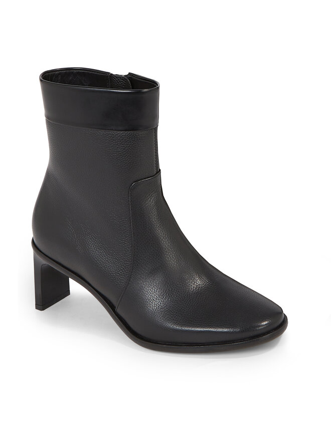 Calvin Klein Ботильйони Calvin Klein Curved Stil Ankle Boot 55 HW0HW01889 Чорний